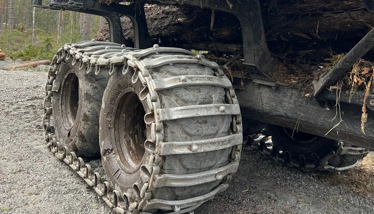 Loaded forwarder with XL Uni GT on the bogie